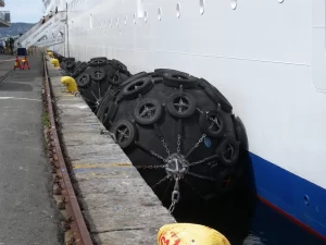 What-Makes-Pneumatic-Fenders-Ideal-for-Vessel-to-Vessel-Mooring