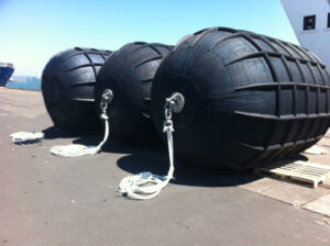 Floating pneumatic rubber fenders